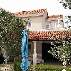 https://villa-donadini.hotels-in-trogir.com